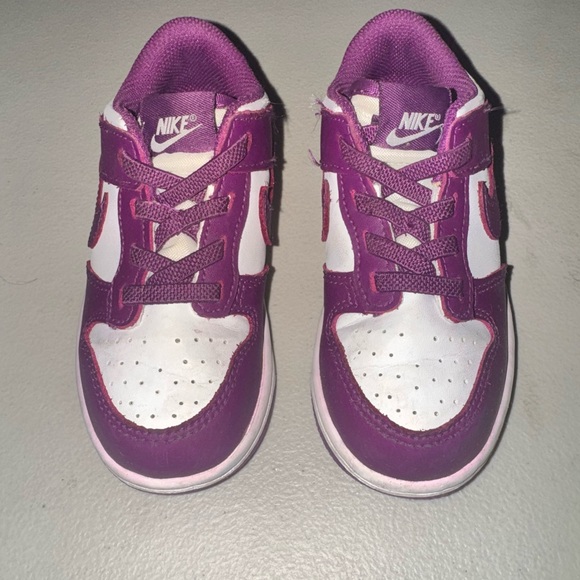 Nike Kids Sneakers in Purple and White - Picture 2 of 6